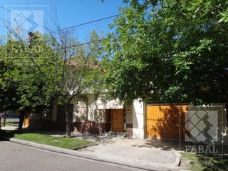 Foto 1 de Casa venta Santa Genoveva, 3 dormitorios, 3 baños y quincho