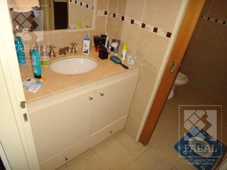 Foto 12 de Casa alquiler o venta Santa Genoveva, 3 dormitorios, 3 baños, quincho-garaje y jardín