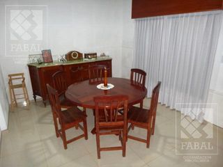 Foto 8 de Casa alquiler o venta Santa Genoveva, 3 dormitorios, 3 baños, quincho-garaje y jardín