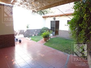 Foto 24 de Casa alquiler o venta Santa Genoveva, 3 dormitorios, 3 baños, quincho-garaje y jardín
