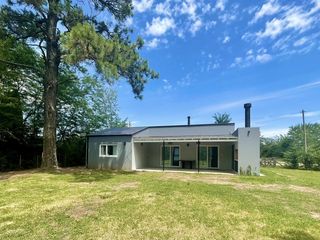 Foto 2 de Venta casa en Lobos con jardín 850m2 Arbolado, Alambrado!