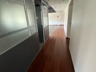 Foto 12 de Oficina amplia con excelentes vistas !!!!