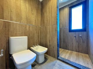 Foto 13 de Venta de casa 5 ambientes con pileta climatizada en Rumenco Joven