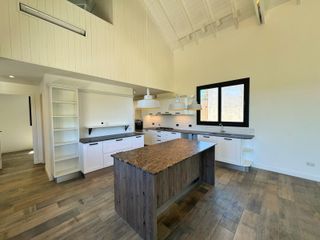 Foto 3 de Venta de casa 5 ambientes con pileta climatizada en Rumenco Joven