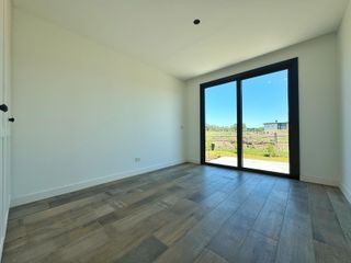 Foto 16 de Venta de casa 5 ambientes con pileta climatizada en Rumenco Joven