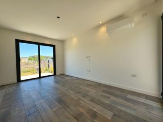 Foto 15 de Venta de casa 5 ambientes con pileta climatizada en Rumenco Joven