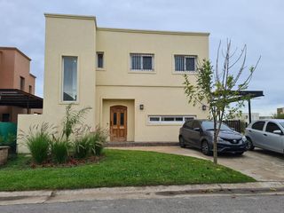 Foto 2 de Casa en venta en barrio Vila Marina, Villanueva, Tigre