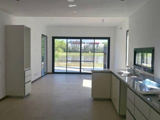 Foto 8 de Casa en venta en  San Juan, Villanueva, Tigre.