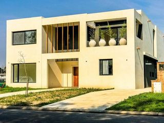 Foto 2 de Casa en venta en  San Juan, Villanueva, Tigre.
