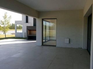 Foto 4 de Casa en venta en  San Juan, Villanueva, Tigre.