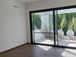 Foto 9 de Casa en venta en  San Juan, Villanueva, Tigre.