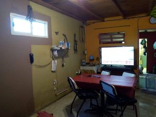 Foto 6 de Casa venta 4 dormitorios 1 baño 300mts2 totales - Quequen