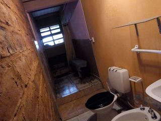 Foto 3 de Casa venta 4 dormitorios 1 baño 300mts2 totales - Quequen