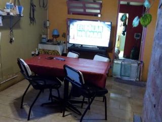 Foto 7 de Casa venta 4 dormitorios 1 baño 300mts2 totales - Quequen
