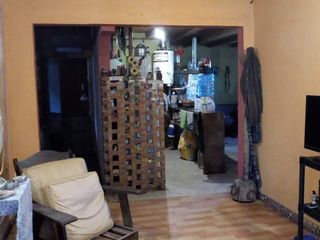 Foto 4 de Casa venta 4 dormitorios 1 baño 300mts2 totales - Quequen