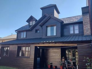 Foto 1 de Casa en venta - 4 dormitorios 3 Baños - 310Mts2 - San Martín de Los Andes