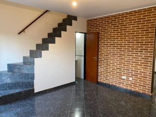 Foto 1 de Dúplex en venta - 2 dormitorios 1 baño - 123,57mts2 - La Plata