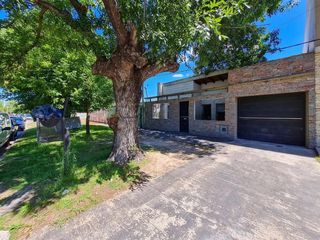 Foto 2 de Casa en venta - 3 dormitorios 3 baños - cochera - 300mts2 - Tolosa, La Plata