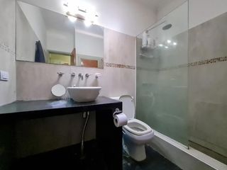 Foto 17 de Casa en venta - 3 dormitorios 3 baños - cochera - 300mts2 - Tolosa, La Plata
