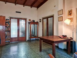 Foto 6 de Casa en venta - 3 dormitorios 3 baños - cochera - 300mts2 - Tolosa, La Plata