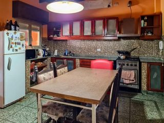 Foto 9 de Casa en venta - 3 dormitorios 3 baños - cochera - 300mts2 - Tolosa, La Plata