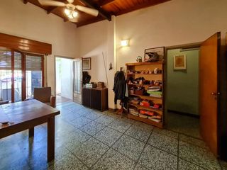 Foto 8 de Casa en venta - 3 dormitorios 3 baños - cochera - 300mts2 - Tolosa, La Plata