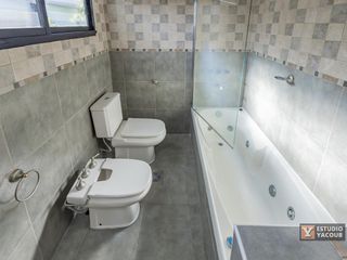 Foto 27 de Casa venta - 4 dormitorios 2 baños - cocheras - pileta - 150Mts2 - Tolosa, La Plata