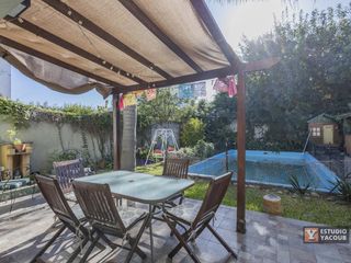 Foto 1 de Casa venta - 4 dormitorios 2 baños - cocheras - pileta - 150Mts2 - Tolosa, La Plata