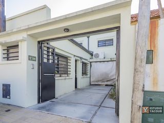 Foto 3 de Casa venta - 4 dormitorios 2 baños - cocheras - pileta - 150Mts2 - Tolosa, La Plata