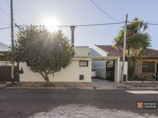 Foto 36 de Casa venta - 4 dormitorios 2 baños - cocheras - pileta - 150Mts2 - Tolosa, La Plata