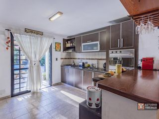 Foto 13 de Casa venta - 4 dormitorios 2 baños - cocheras - pileta - 150Mts2 - Tolosa, La Plata