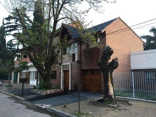 Foto 4 de Casa venta 4 dormitorios  4 baños 3 cocheras 600mts2 totales - Ringuelet