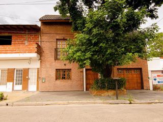Foto 3 de Casa venta 4 dormitorios  4 baños 3 cocheras 600mts2 totales - Ringuelet