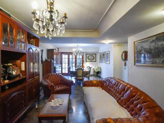 Foto 5 de Casa en venta - 4 dormitorios 2 baños 1 cochera - 200mts2 - La Plata
