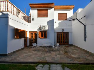 Foto 50 de Casa en venta - 4 dormitorios 2 baños 1 cochera - 200mts2 - La Plata