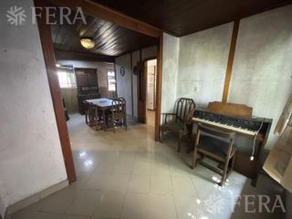 Foto 5 de Venta casa de 4 ambientes con cochera en Bernal Oeste