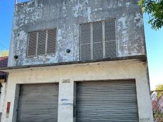 Foto 2 de Casa con local o taller en venta en La Plata