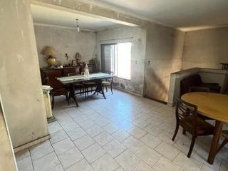 Foto 5 de Casa con local o taller en venta en La Plata