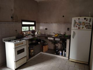 Foto 6 de Casa con local o taller en venta en La Plata