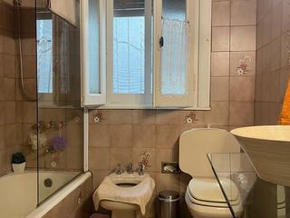 Foto 10 de Casa 5 ambientes con jardín en venta - Quilmes Oeste