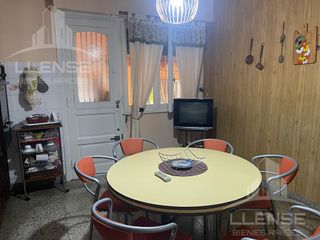 Foto 6 de Casa 5 ambientes con jardín en venta - Quilmes Oeste