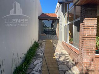 Foto 15 de Casa 5 ambientes con jardín en venta - Quilmes Oeste