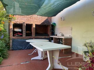 Foto 16 de Casa 5 ambientes con jardín en venta - Quilmes Oeste