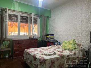 Foto 9 de Casa 5 ambientes con jardín en venta - Quilmes Oeste