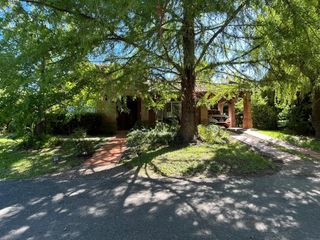 Foto 2 de Casa en venta  Barrio Alamo Alto Maschwitz  en una planta estilo campo