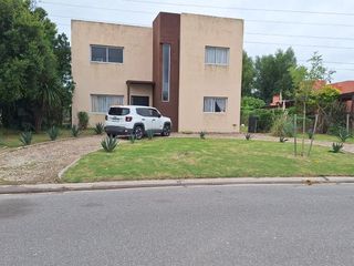 Foto 1 de Casa en venta - 3 Dormitorios 3 Baños - Cochera - 900Mts2 - Villanueva, Tigre