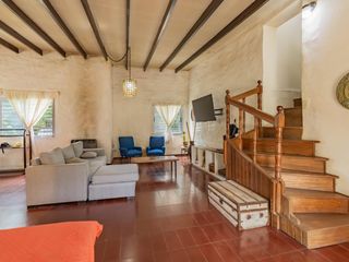 Foto 11 de Casa Quinta en Gonnet con quincho, parque y pileta - 486 esq. 23