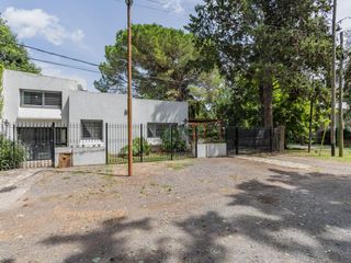 Foto 31 de Casa Quinta en Gonnet con quincho, parque y pileta - 486 esq. 23