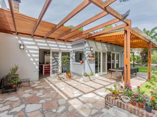 Foto 5 de Casa Quinta en Gonnet con quincho, parque y pileta - 486 esq. 23