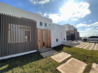 Foto 2 de CASA EN VENTA, PUERTOS DEL LAGO, BARRIO COSTAS, LOTE AL 100, 7 AMBIENTES